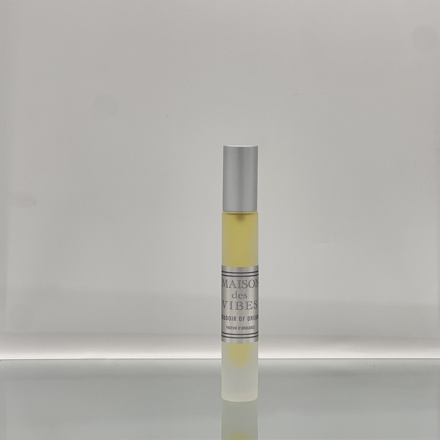 Maison des Vibes BOUDOIR OF DREAMS ROOM SPRAY. NOTES Top: Pear, Bergamot Heart: Jasmine, Vanilla Base: Frankincense, Myrrh. BOUDOIR OF DREAMS elevates any space into a haven of romance and allure. Let the seductive blend of fragrances embrace you and your surroundings, setting the scene for unforgettable moments