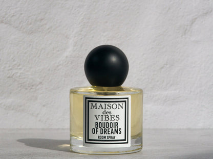 Maison des Vibes Boudoir of Dreams Non-Toxic Room Spray. Top Note: Black Fig Middle Note: Cinnamon Base Note: Vanilla