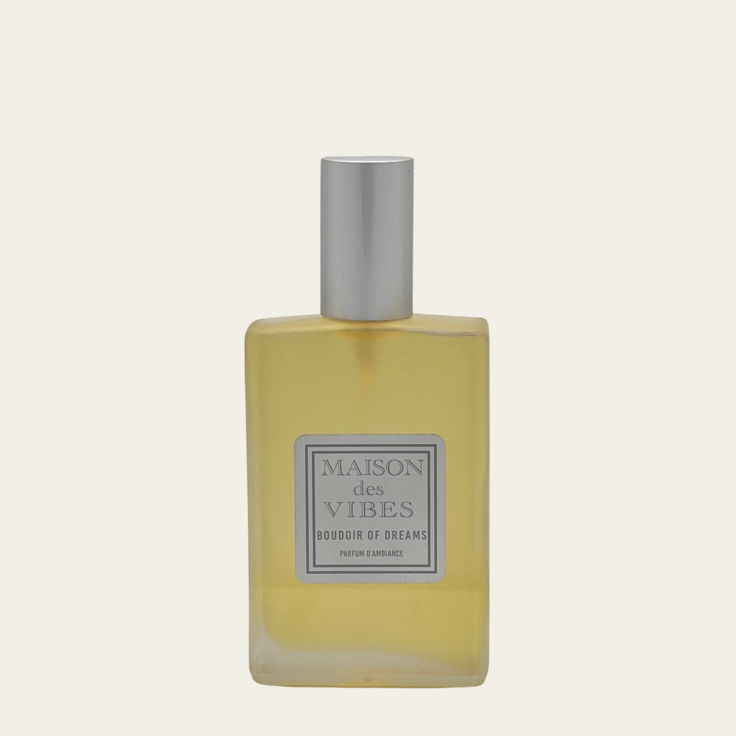 Maison des Vibes BOUDOIR OF DREAMS ROOM SPRAY. NOTES Top: Pear, Bergamot Heart: Jasmine, Vanilla Base: Frankincense, Myrrh. BOUDOIR OF DREAMS elevates any space into a haven of romance and allure. Let the seductive blend of fragrances embrace you and your surroundings, setting the scene for unforgettable moments.
