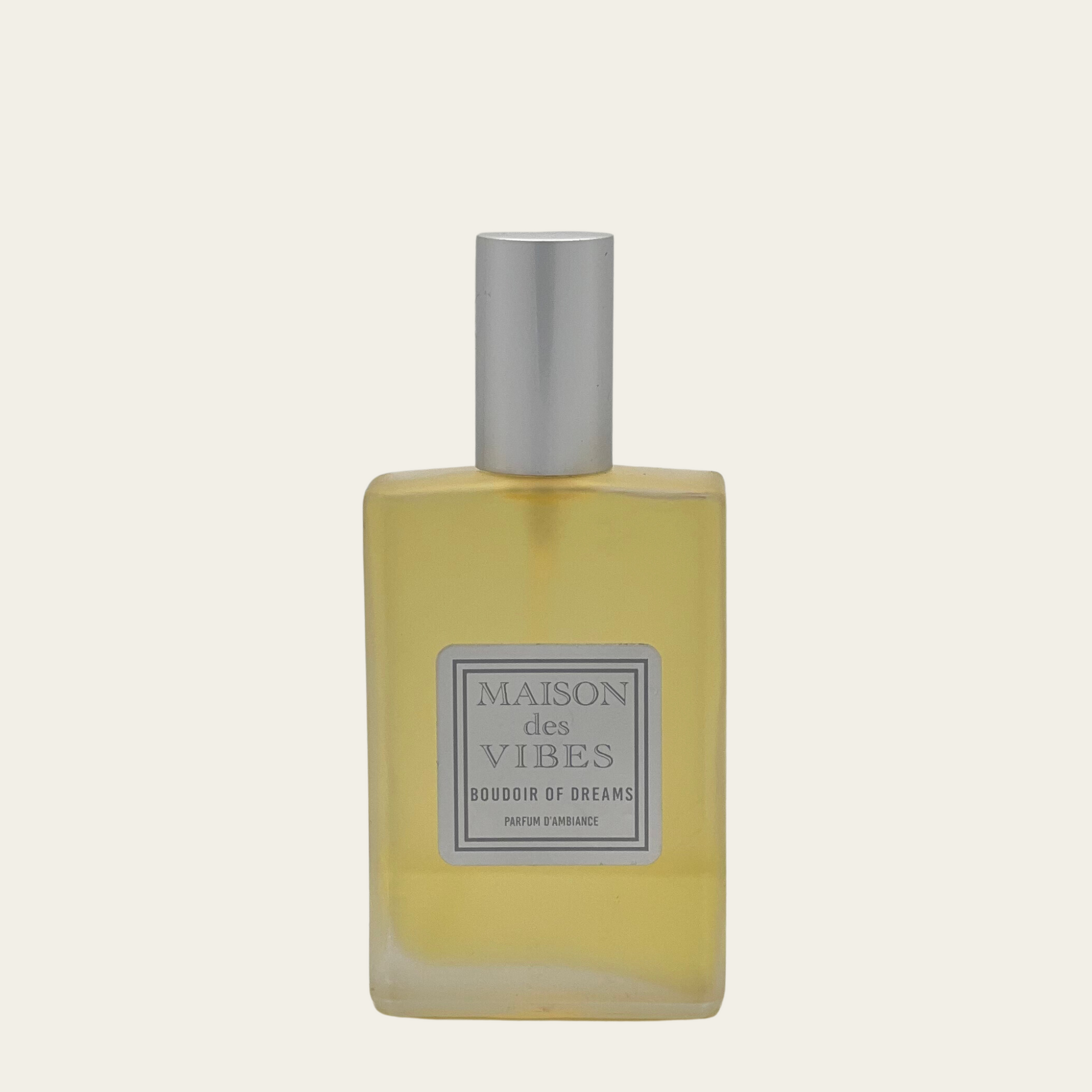 Maison des Vibes BOUDOIR OF DREAMS ROOM SPRAY. NOTES Top: Pear, Bergamot Heart: Jasmine, Vanilla Base: Frankincense, Myrrh. BOUDOIR OF DREAMS elevates any space into a haven of romance and allure. Let the seductive blend of fragrances embrace you and your surroundings, setting the scene for unforgettable moments.