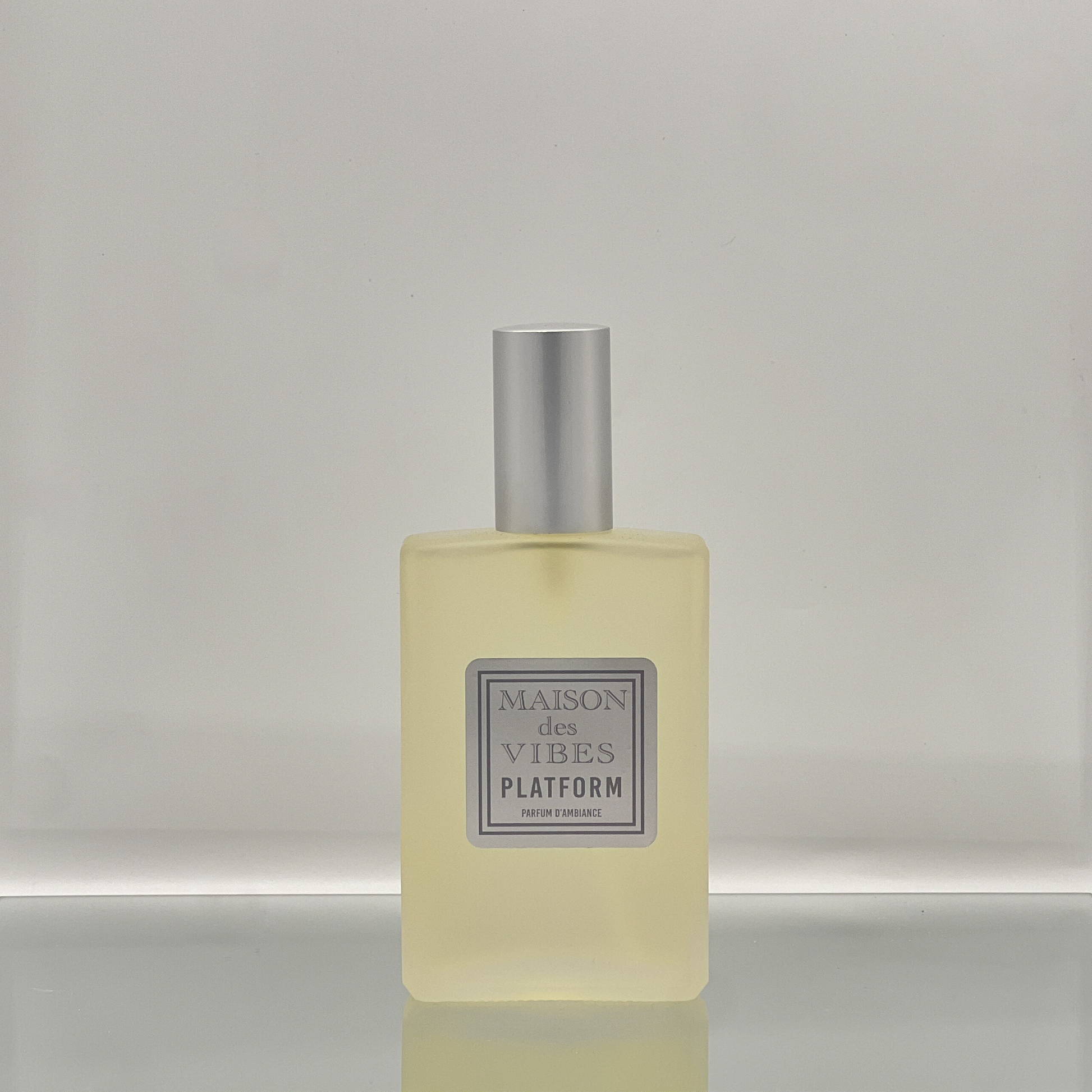Maison des Vibes PLATFORM Room Spray. NOTES Top: Mandarin, Jasmine, Sea Salt Heart: Gardenia, Orchid, Sage Base: Coconut, Vanilla, Vetiver. PLATFORM envelops your space with an uplifting, invigorating vibe, much like the elevated feeling of standing tall in platform shoes. Step into an elevated olfactory experience and transform any room into a haven of sophistication and allure, elevating your environment to new heights of elegance and enchantment.